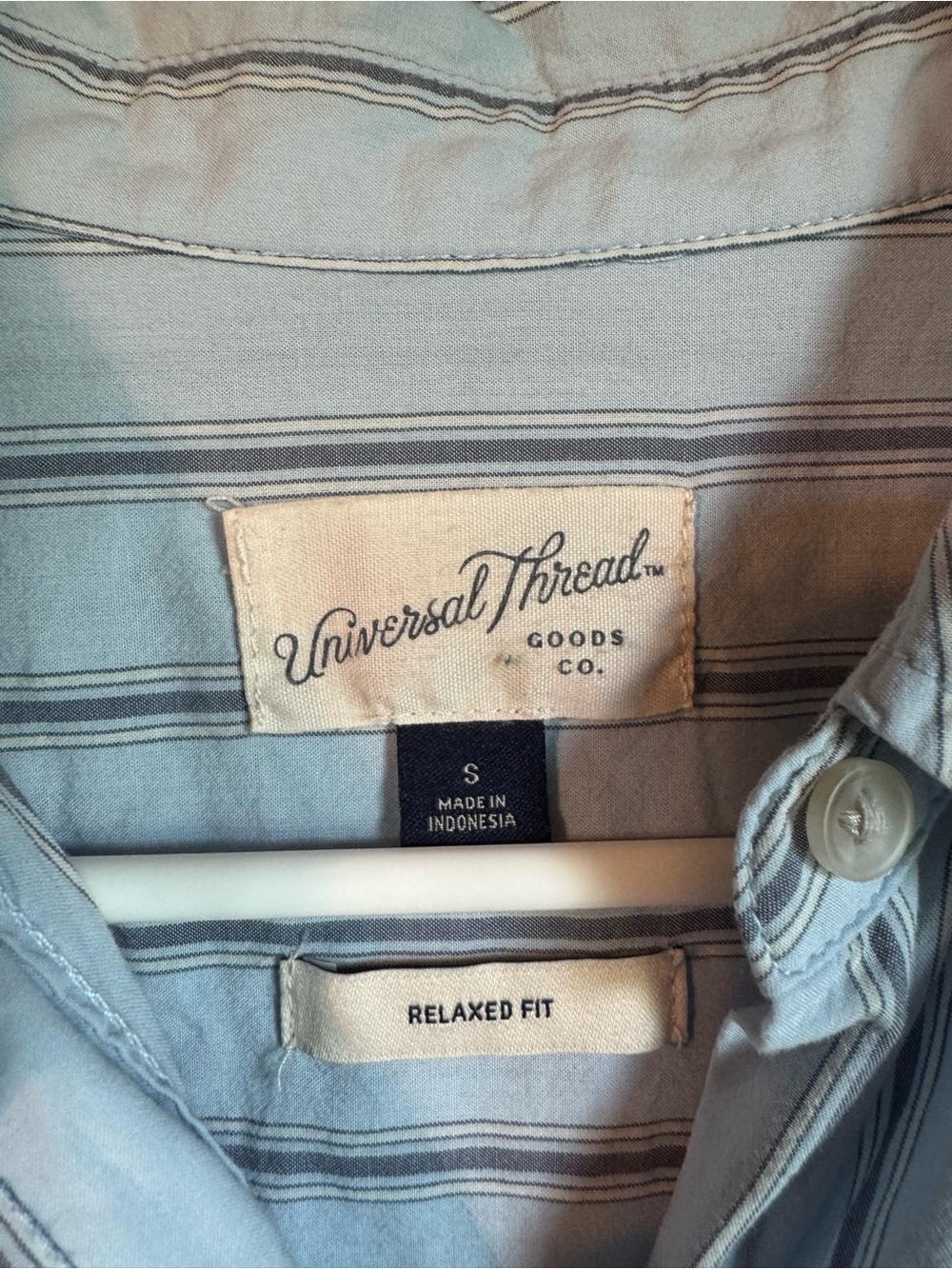 Universal Thread button up - Picture 2 of 3